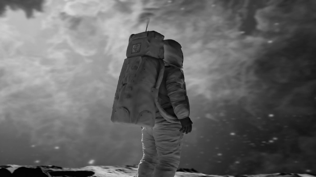 Astronaut, der auf die Erde schaut